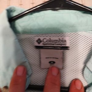 Medium Columbia fishing shirt